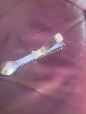 The Pampered Chef Silver Scoop/tongs